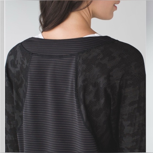 LULULEMON Long Sleeve Striped
Camouflage Run for Days Long Sleeve Shirt Medium - Picture 5 of 11